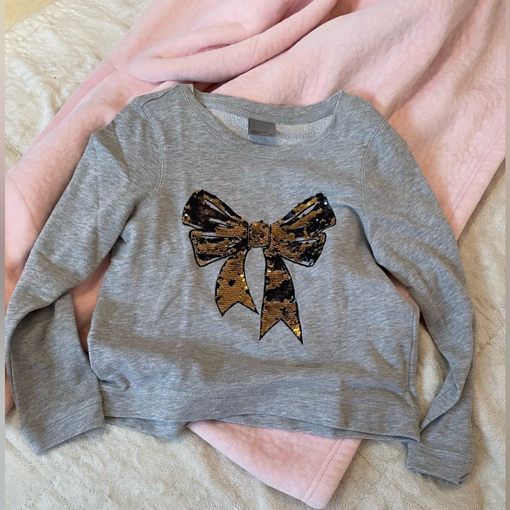 Vero Moda Gray Sweatshirt with Black Bow Design